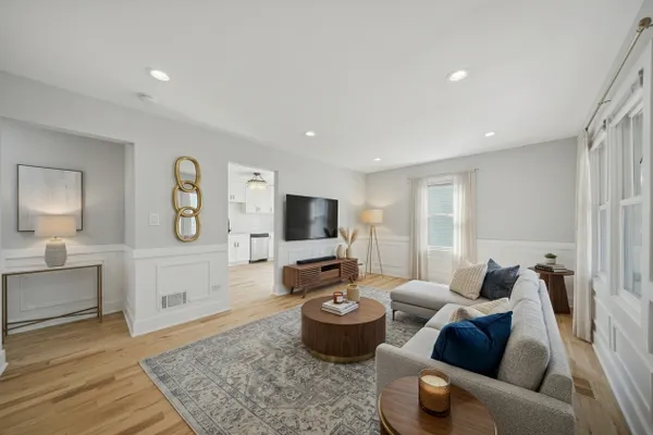 1309 HOWARD AVE