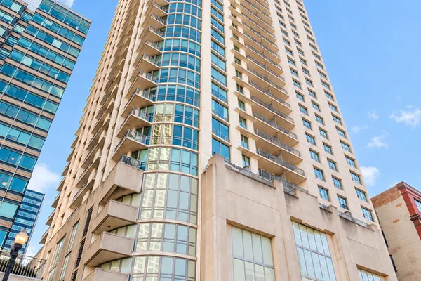 125 S JEFFERSON ST 2408