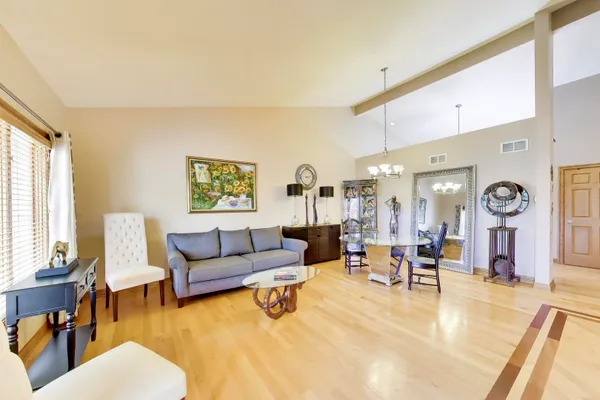 11S352 DEER TRAIL CT