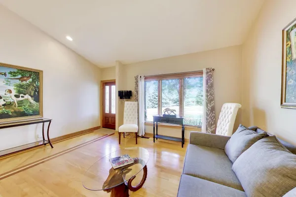 11S352 DEER TRAIL CT