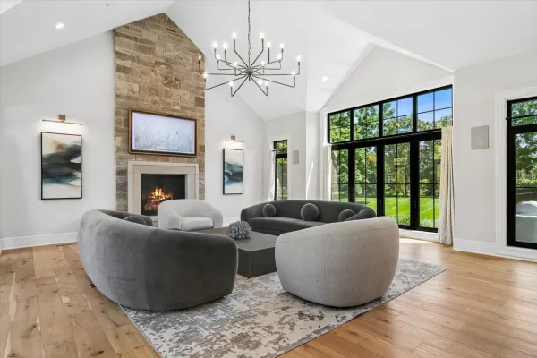 14 CARNOUSTIE LN