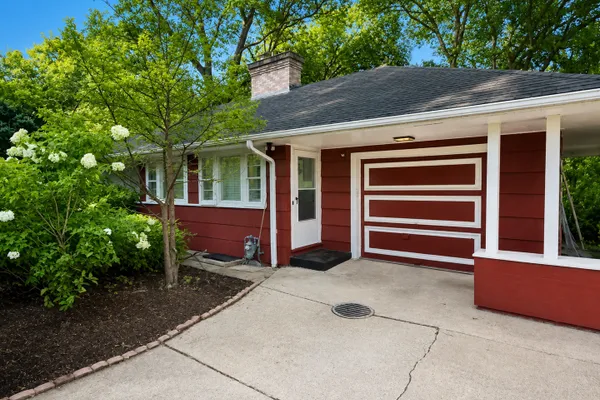2811 FOREST LN