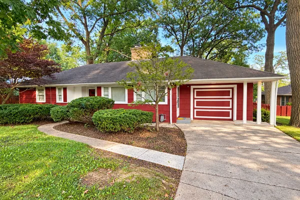 2811 FOREST LN