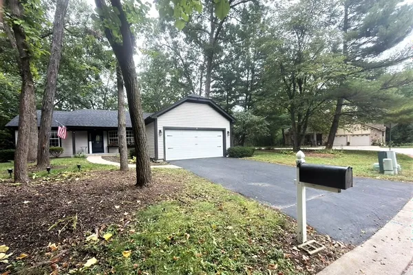 4 DARTMOUTH CT