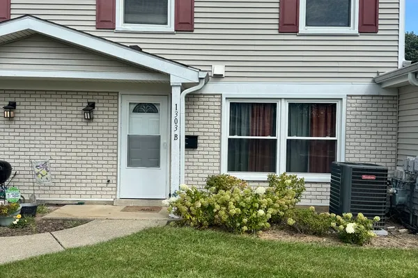 1303 KINGSBURY DR B