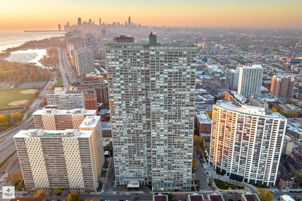 655 W IRVING PARK RD 5406
