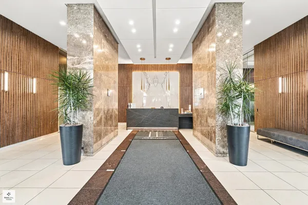 655 W IRVING PARK RD 5406