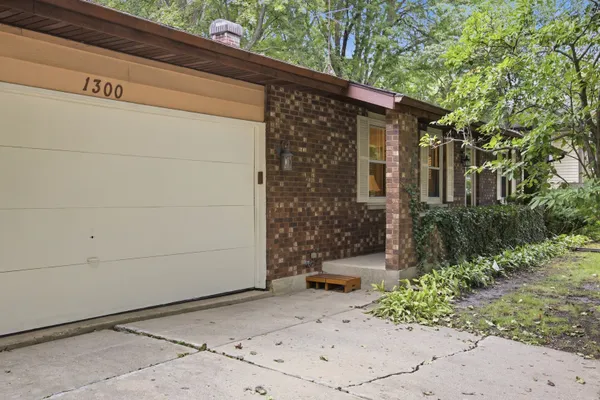 1300 N LYLE AVE