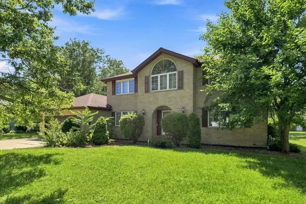 10 S HAMPTON CT