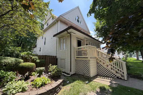 209 S 19TH AVE