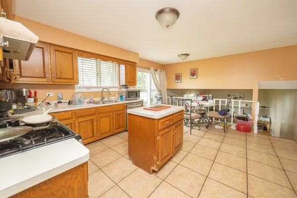 1126 HARVEST DR