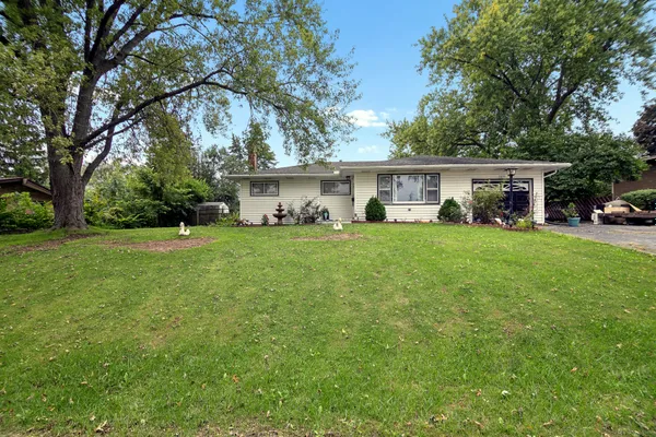 3858 E LAKEVIEW DR