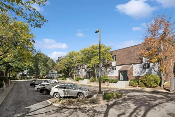 463 ELM ST 1H