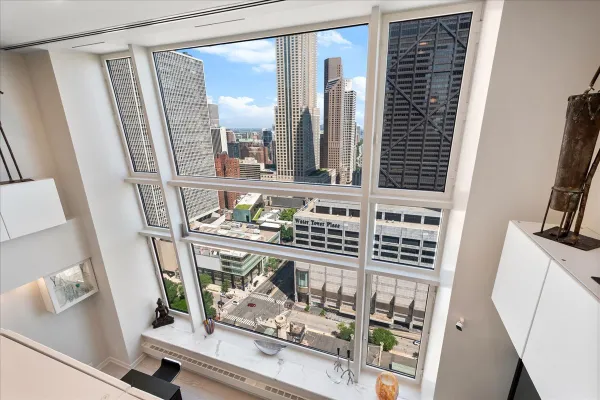 161 E CHICAGO AVE 24-02