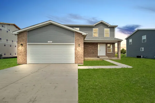 718 WESTERN DR