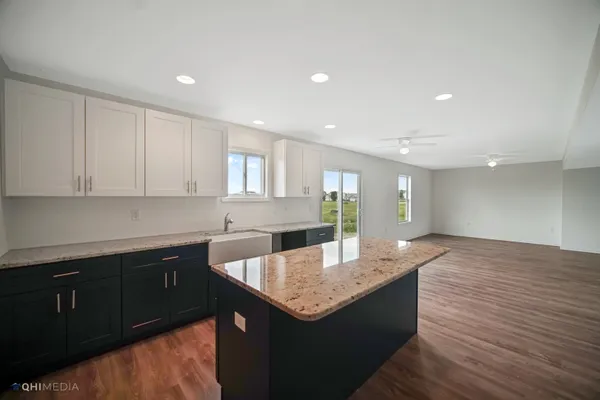 718 WESTERN DR