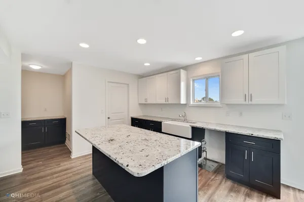 718 WESTERN DR