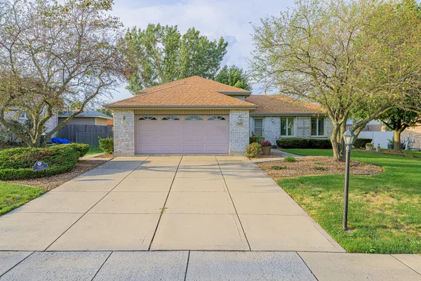 7502 W LAKESIDE DR