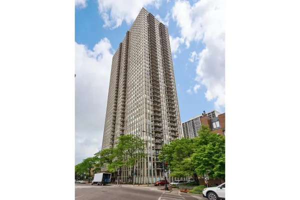1660 N LASALLE DR 3403