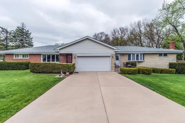21W146 TEE LN