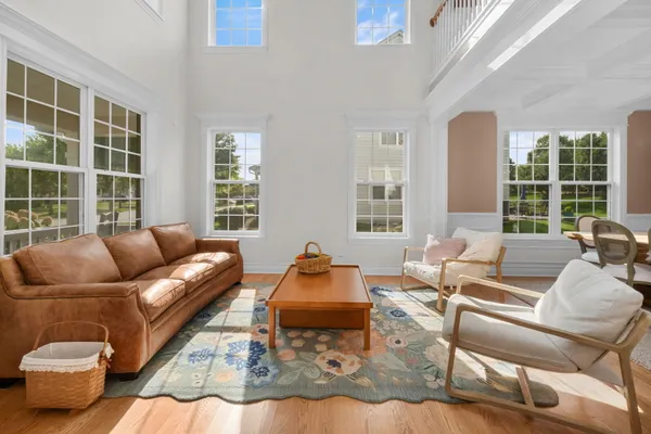 308 COMSTOCK DR