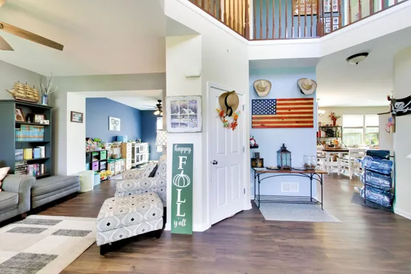 242 BEDFORD LN