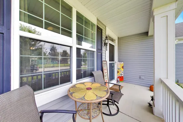 242 BEDFORD LN
