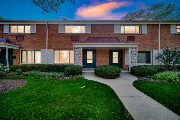 662 CARRIAGE HILL DR