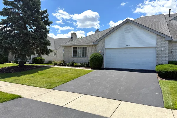 8821 BLUEBIRD DR