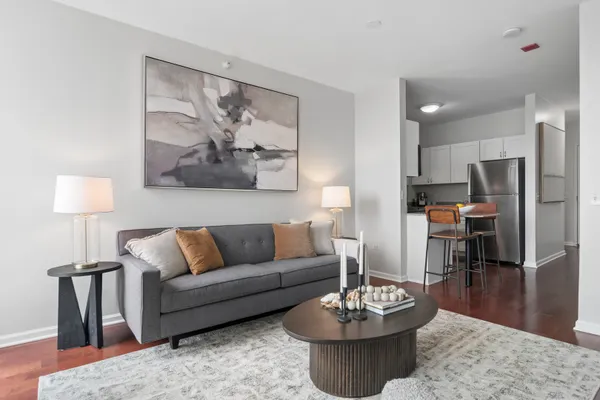 645 N KINGSBURY ST 2205