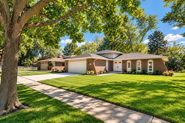 11226 S DEERPATH LN