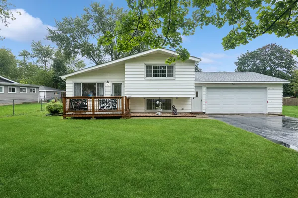 1233 N LAKE SHORE DR