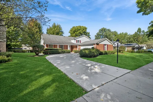 3220 N VOLZ DR