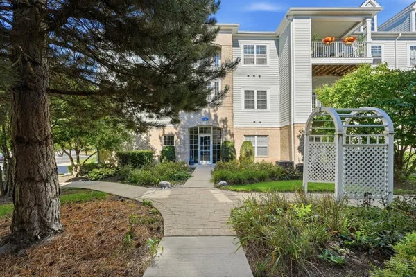 1267 W LAKE ST 104