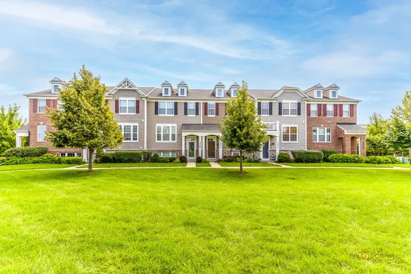 3211 CORAL LN