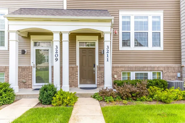 3211 CORAL LN