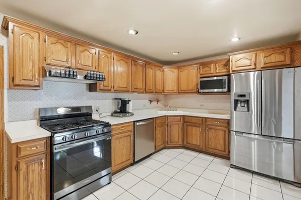 341 W WOOD AVE