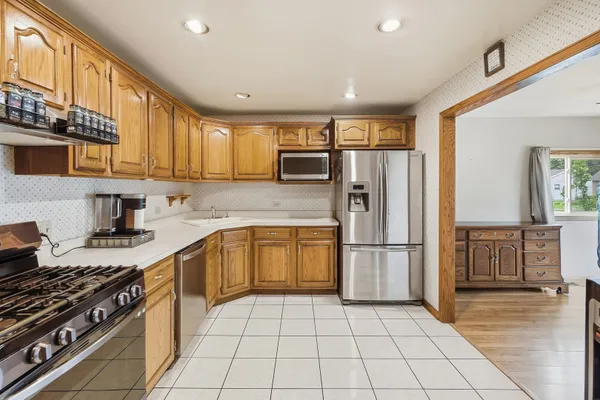 341 W WOOD AVE