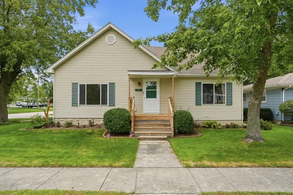 341 W WOOD AVE