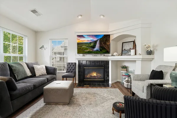 2191 VANDERBILT DR 2191