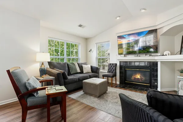 2191 VANDERBILT DR 2191