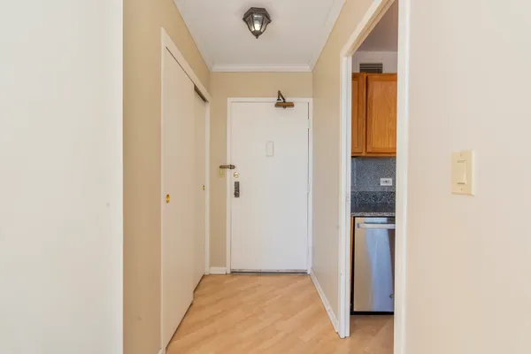 5757 N SHERIDAN RD 19D