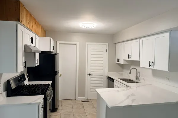 1313 KINGSBURY DR D
