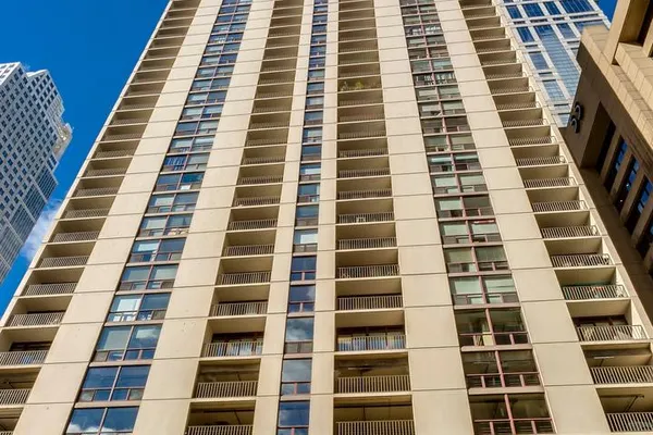 200 N DEARBORN ST 4700