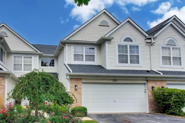 924 AINSLEY DR ---