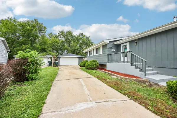 3424 HICKORY LN