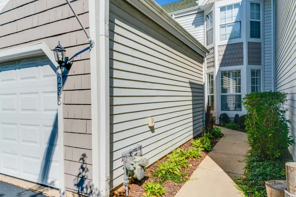 288 OAK BLUFF CT