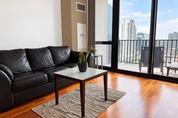 210 S DESPLAINES ST 2203