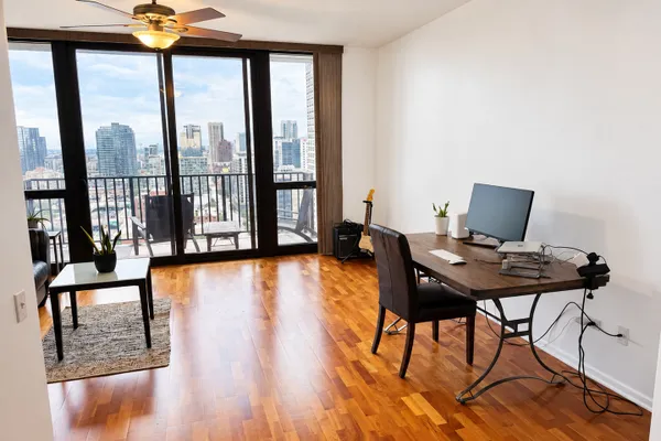 210 S DESPLAINES ST 2203