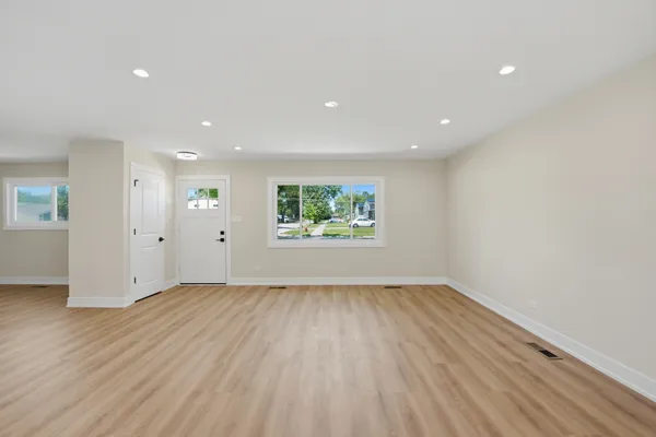 163 W MANCHESTER DR